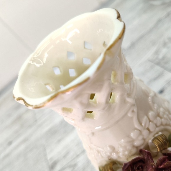 Porcelain Bud Vase 3D Red Roses Gold Trim Cottagecore Ivory Weave 5" Tall Floral - Picture 4 of 10